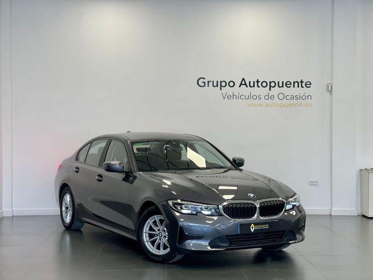 BMW Serie 3 318D foto 2