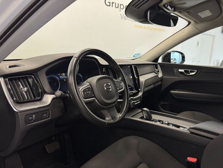 Volvo XC60 MOMENTUM AUTO foto 14