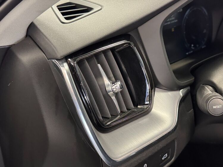 Volvo XC60 MOMENTUM AUTO foto 15