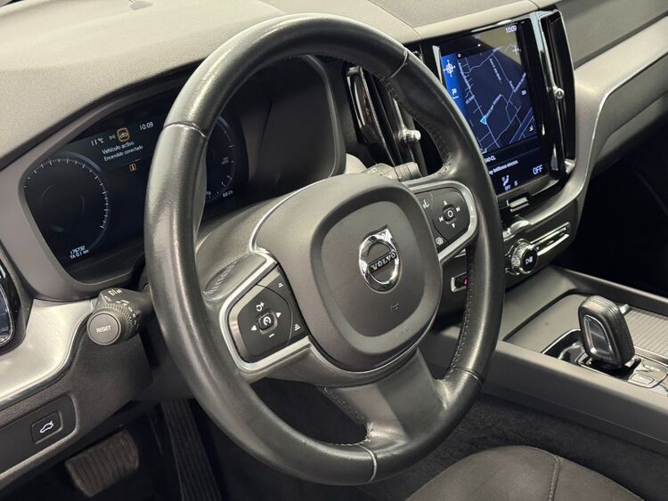 Volvo XC60 MOMENTUM AUTO foto 16