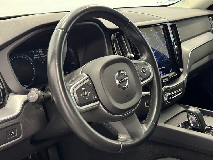 Volvo XC60 MOMENTUM AUTO foto 17