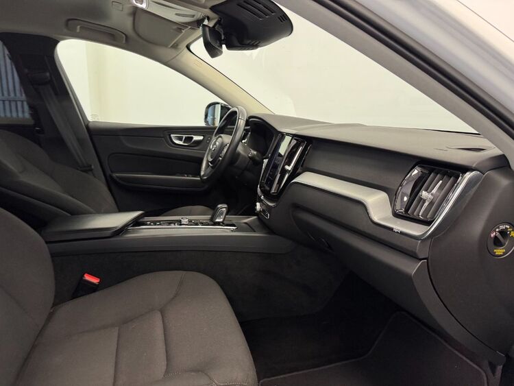 Volvo XC60 MOMENTUM AUTO foto 27