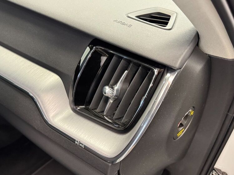 Volvo XC60 MOMENTUM AUTO foto 29