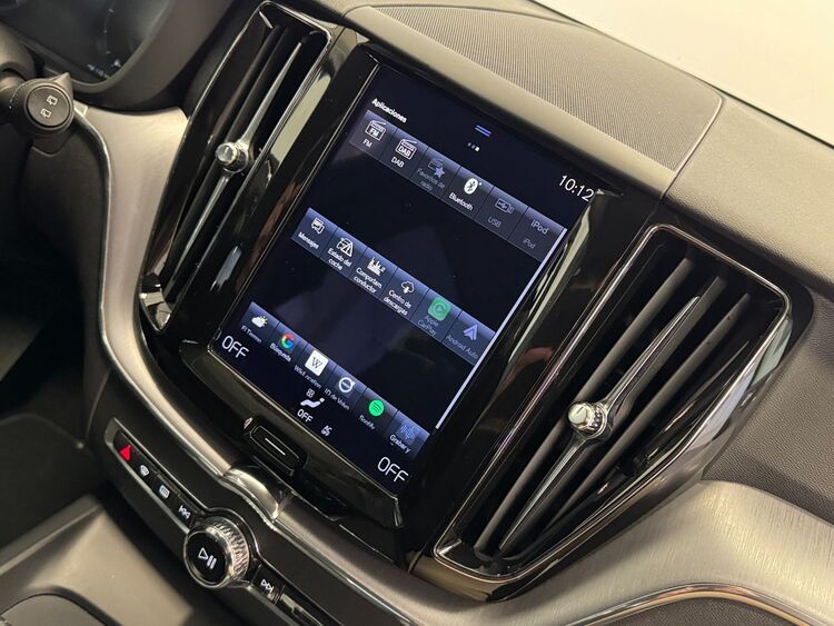 Volvo XC60 MOMENTUM AUTO foto 32