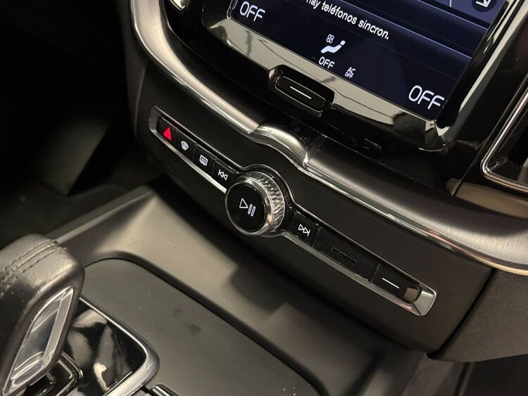 Volvo XC60 MOMENTUM AUTO foto 33
