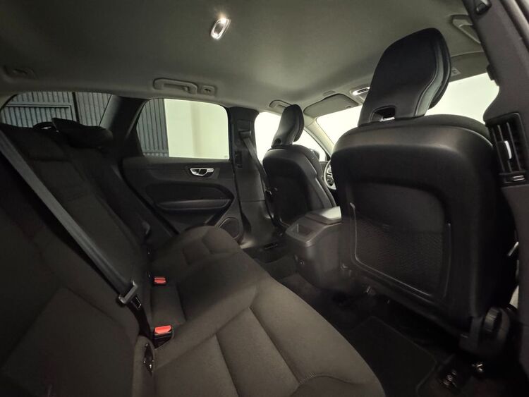 Volvo XC60 MOMENTUM AUTO foto 36