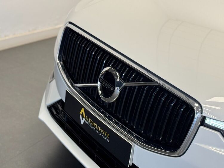 Volvo XC60 MOMENTUM AUTO foto 40