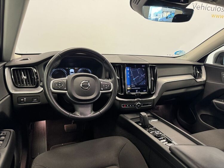 Volvo XC60 MOMENTUM AUTO foto 9
