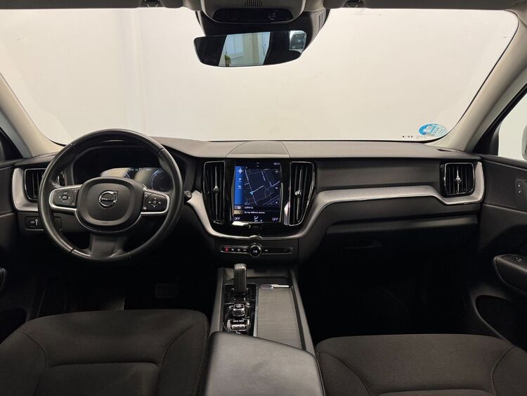 Volvo XC60 MOMENTUM AUTO foto 10