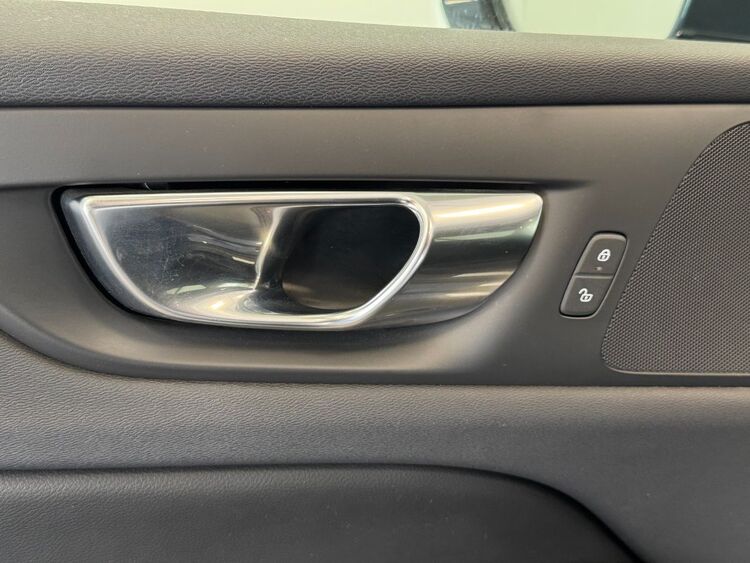 Volvo V60 MOMENTUM AUTO foto 17