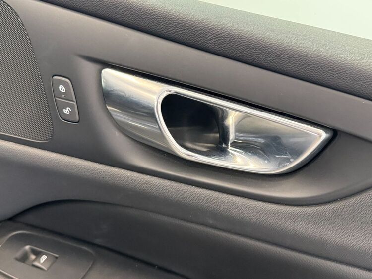 Volvo V60 MOMENTUM AUTO foto 28