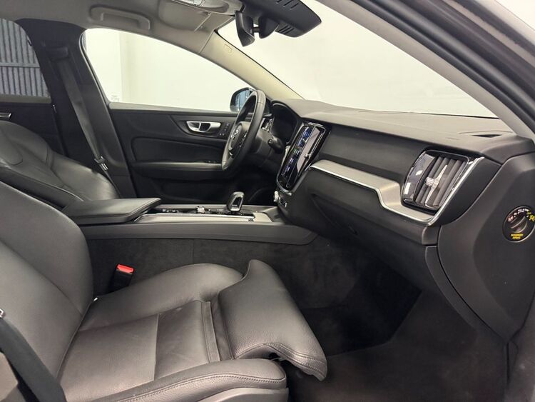 Volvo V60 PLUS DARK AUTO foto 26