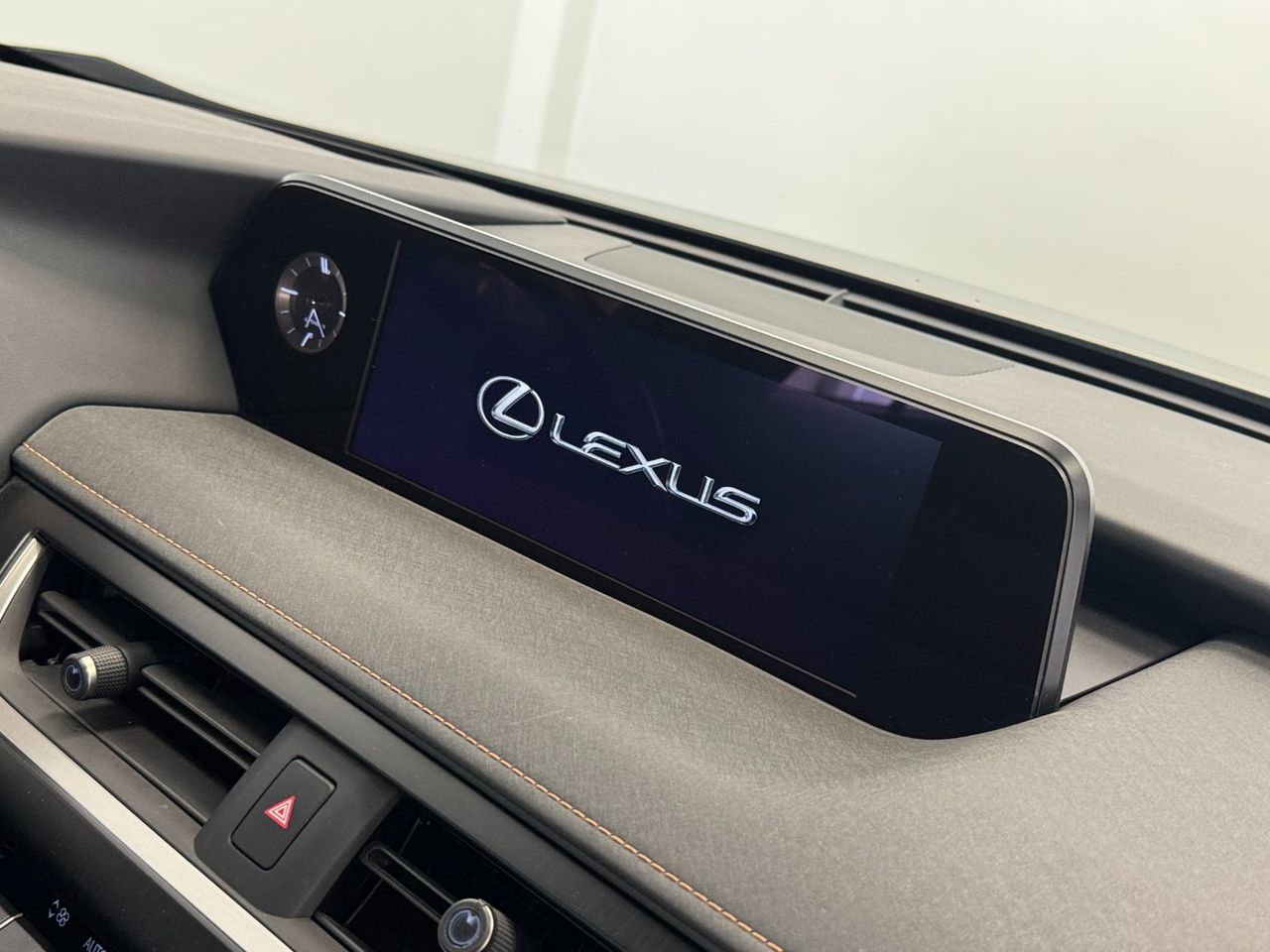 Lexus UX LUXURY miniatura 34