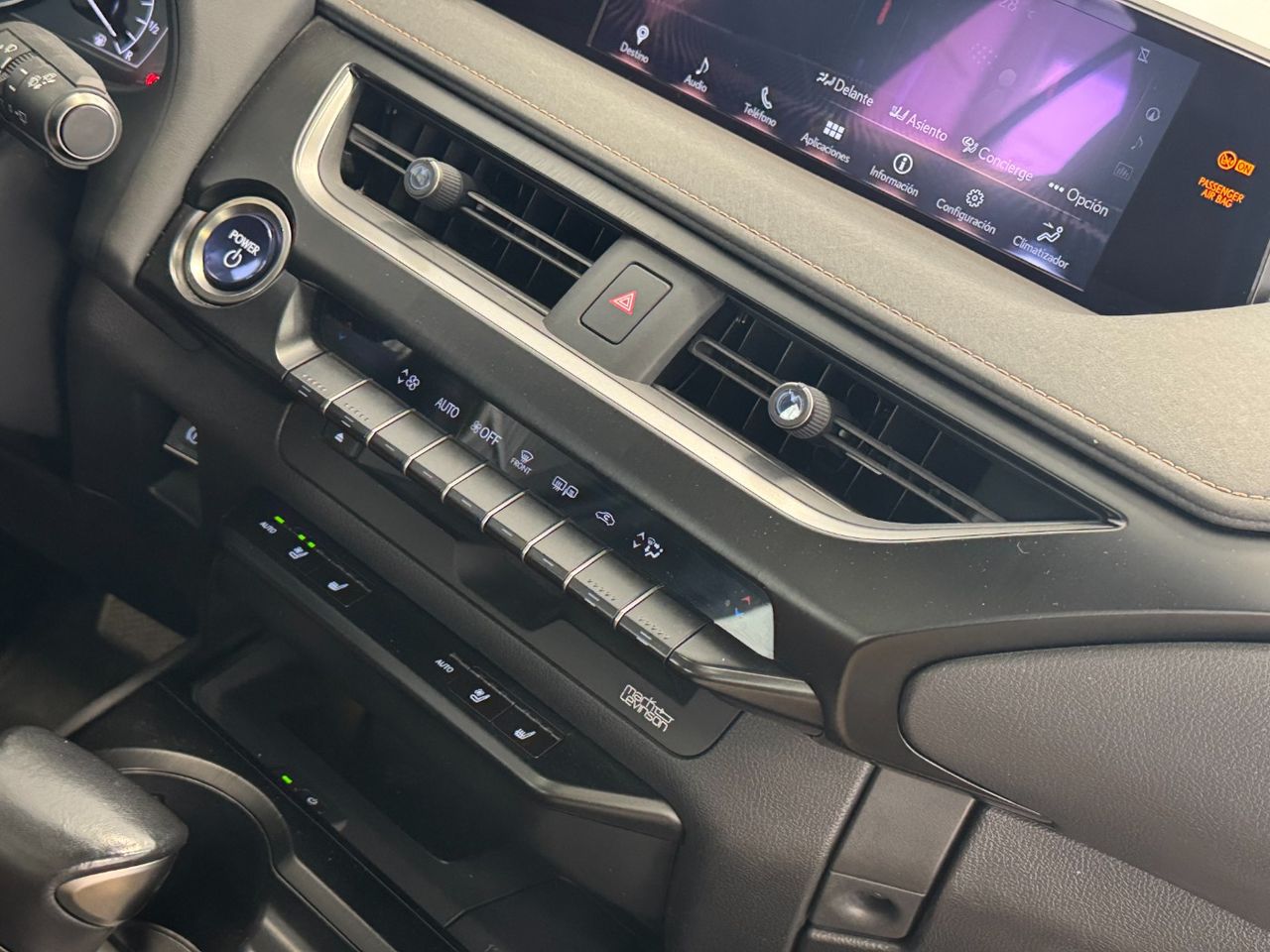 Lexus UX LUXURY miniatura 39