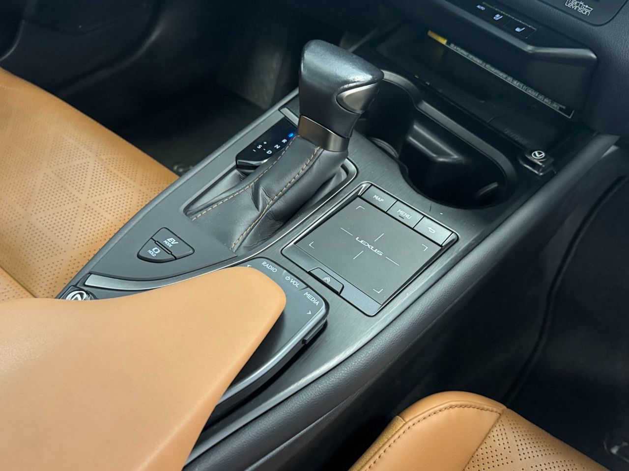 Lexus UX LUXURY miniatura 42
