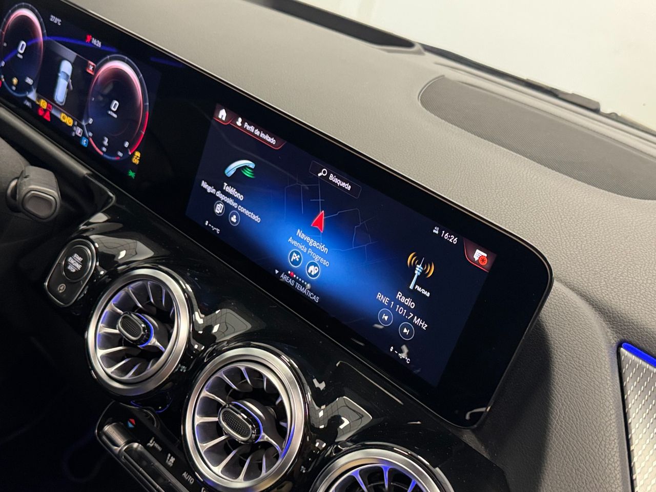 Mercedes GLA 200 foto 32