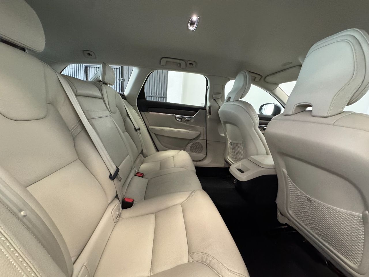 Volvo V90 D5 miniatura 40