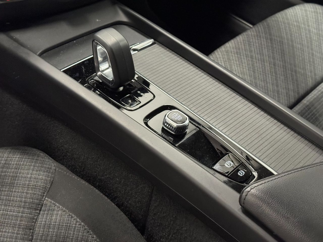 Volvo V60 CORE AUTO miniatura 27