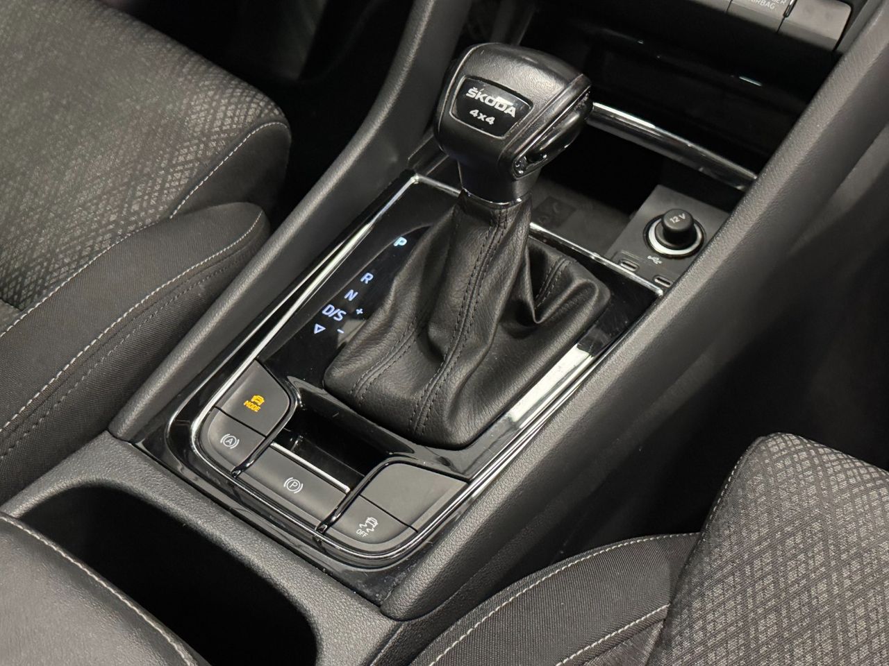 Skoda Karoq STYLE miniatura 39