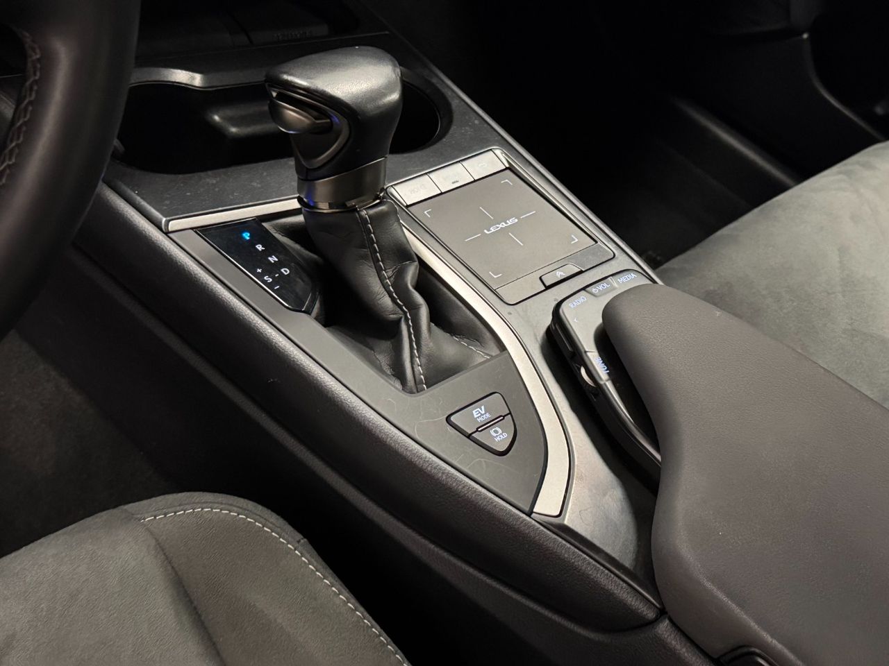 Lexus NX UX 250H PREMIUM miniatura 25