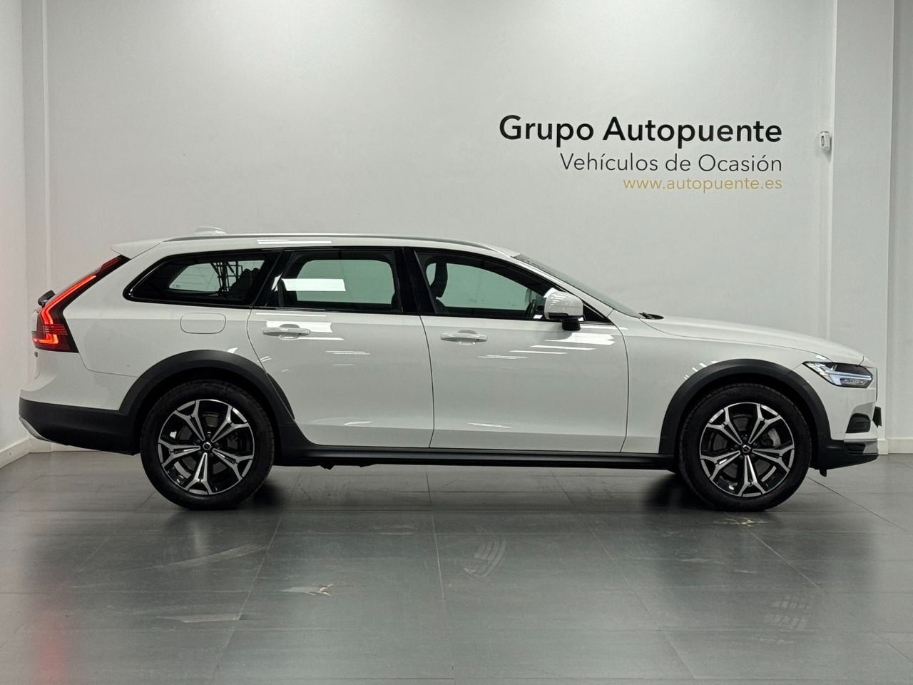 Volvo V90 CROSS COUNTRY B4 miniatura 3
