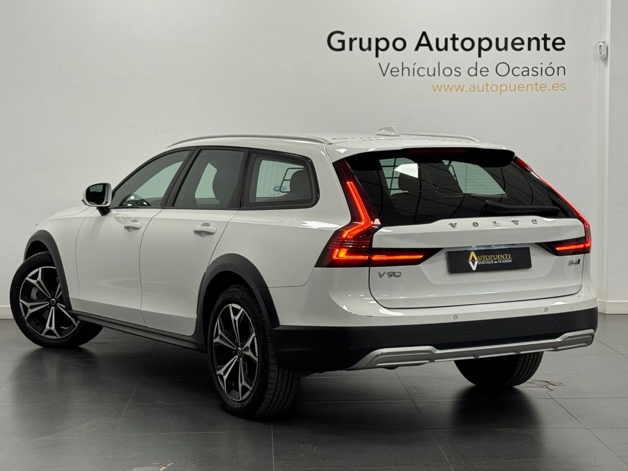 Volvo V90 CROSS COUNTRY B4 miniatura 5