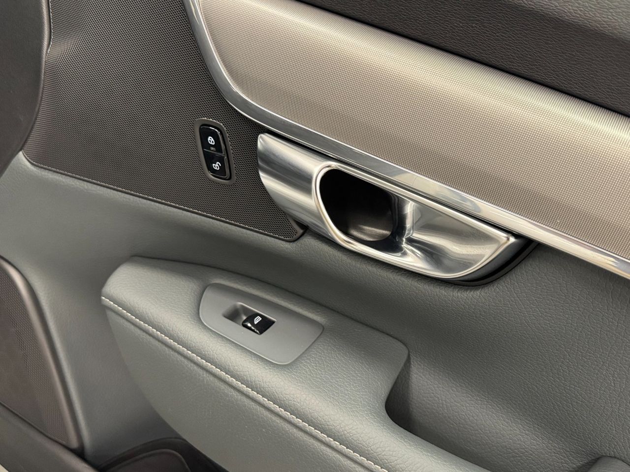 Volvo V90 CROSS COUNTRY B4 miniatura 32