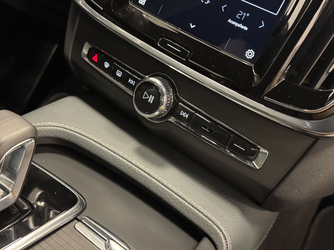 Volvo V90 CROSS COUNTRY B4 miniatura 41