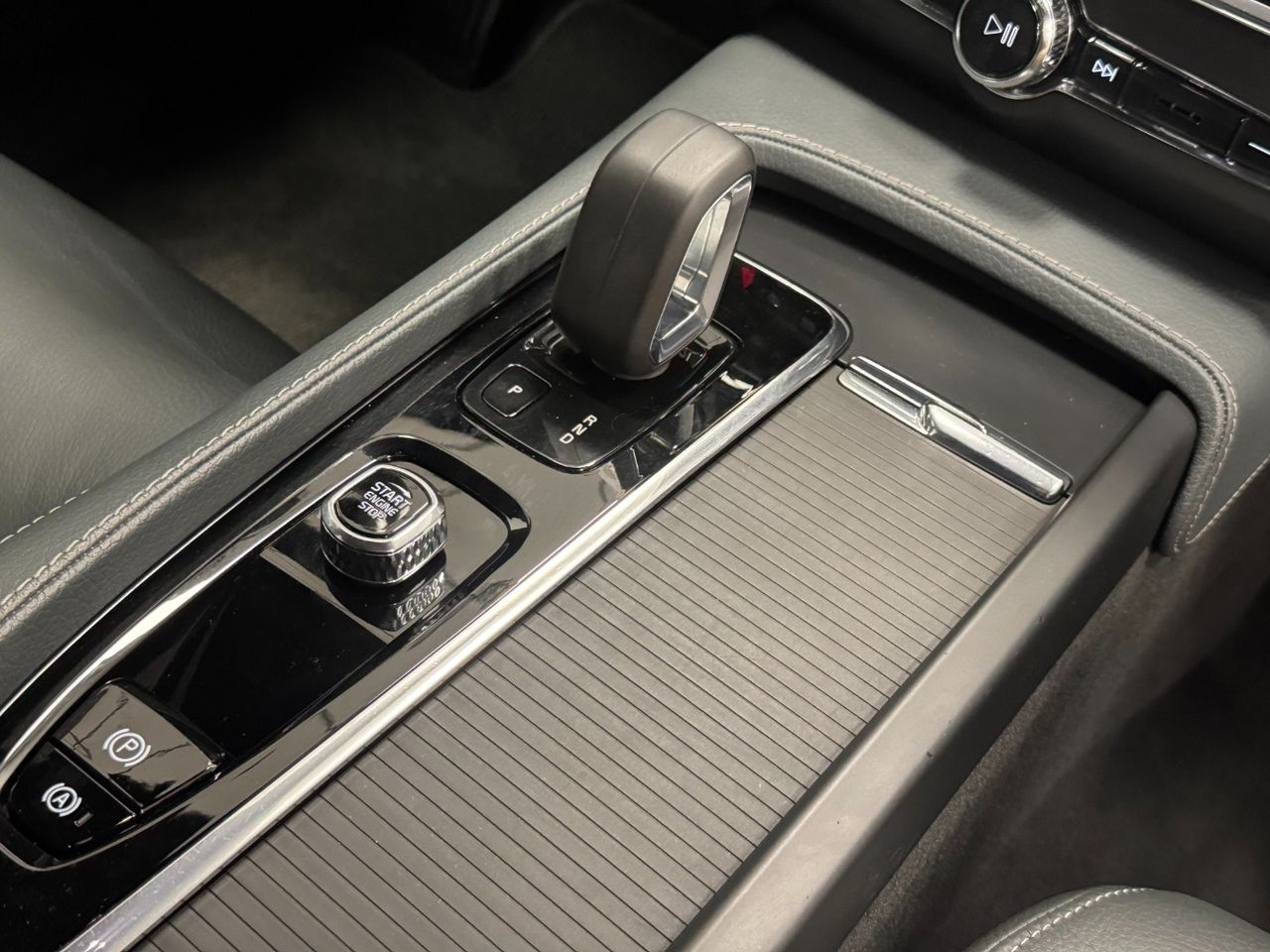 Volvo V90 CROSS COUNTRY B4 miniatura 42