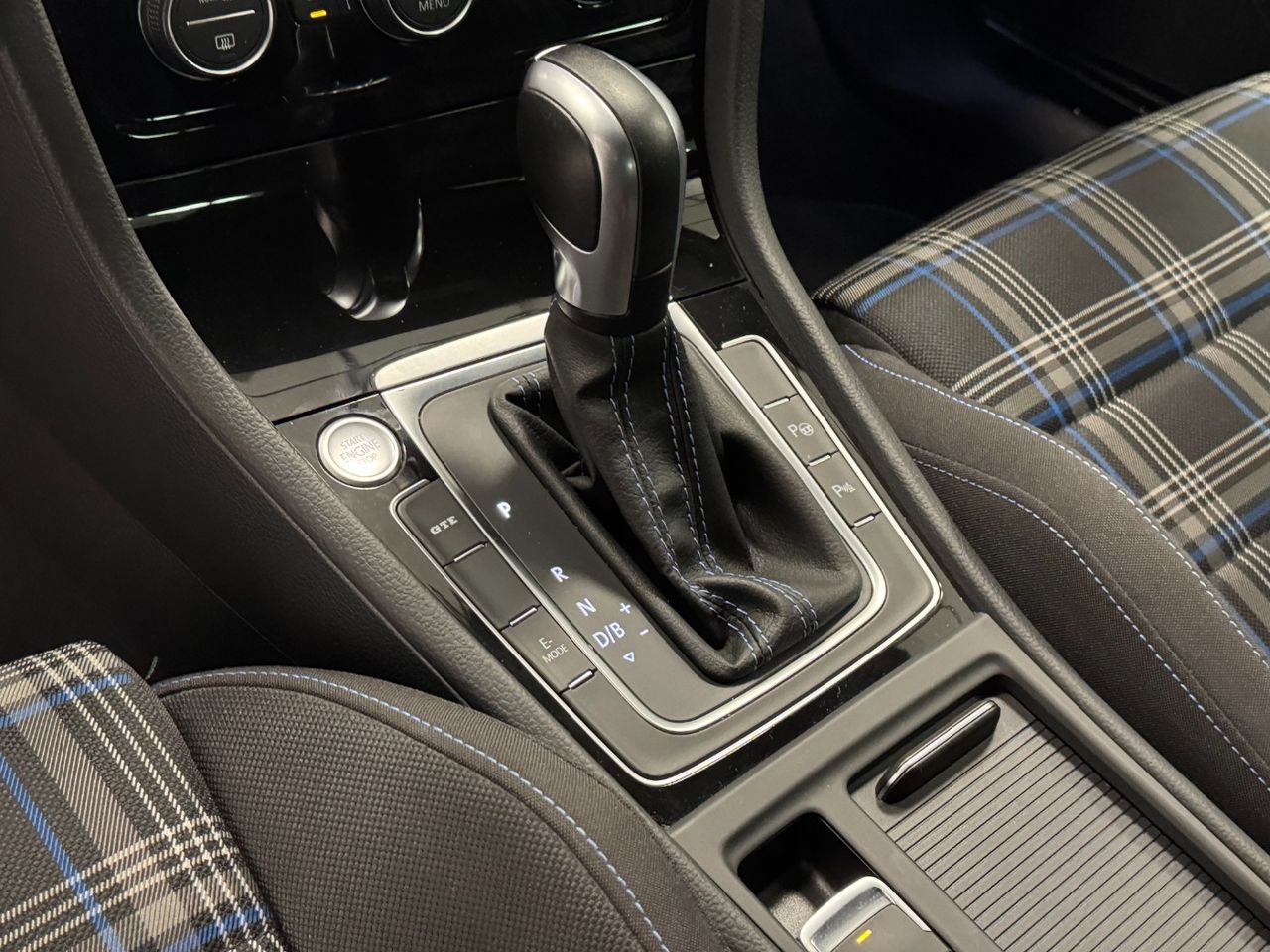 Volkswagen Golf GTE 1.4 TSI e-Power Híbrido enchufable 245 5p miniatura 30