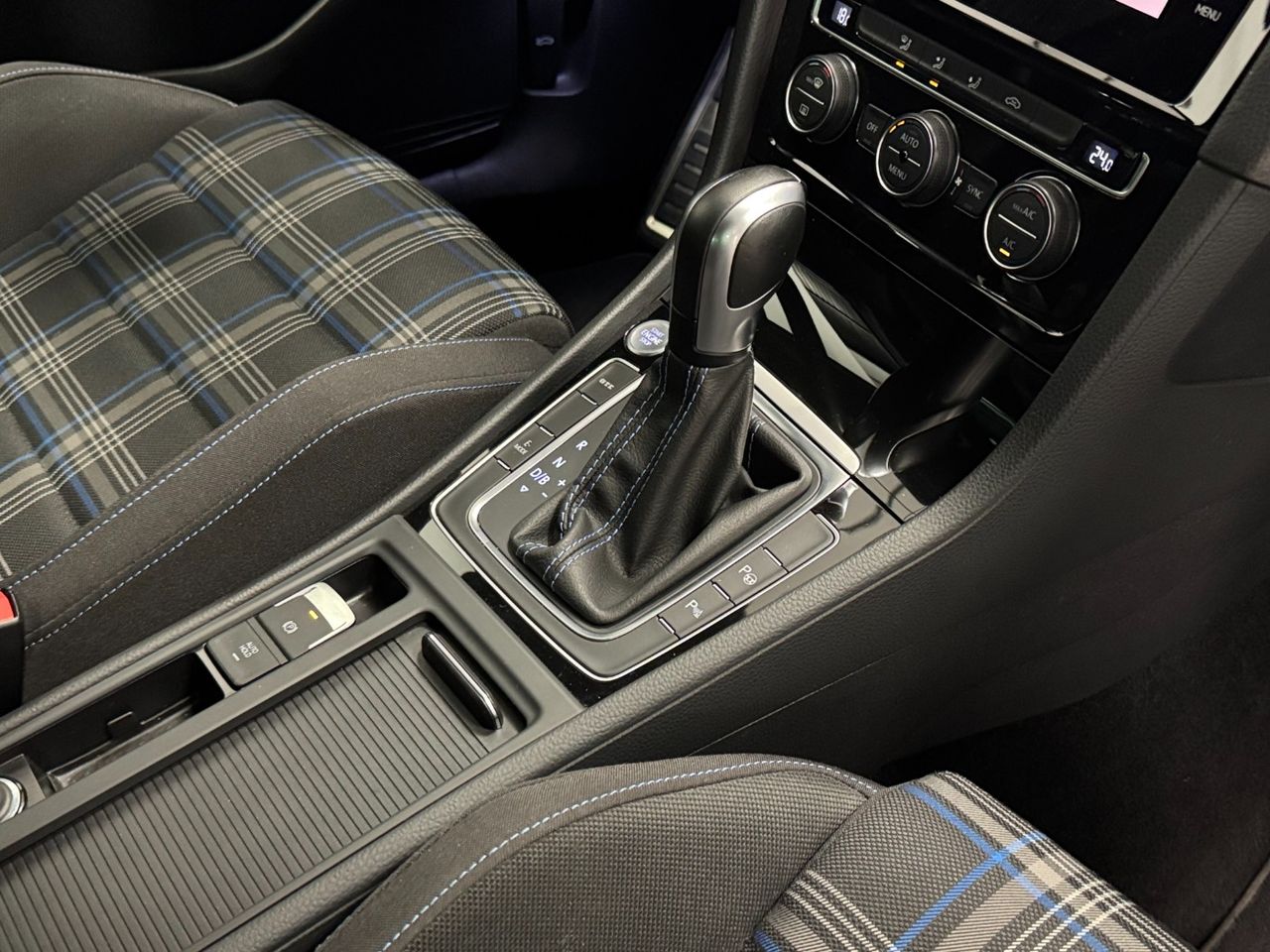 Volkswagen Golf GTE 1.4 TSI e-Power Híbrido enchufable 245 5p miniatura 45