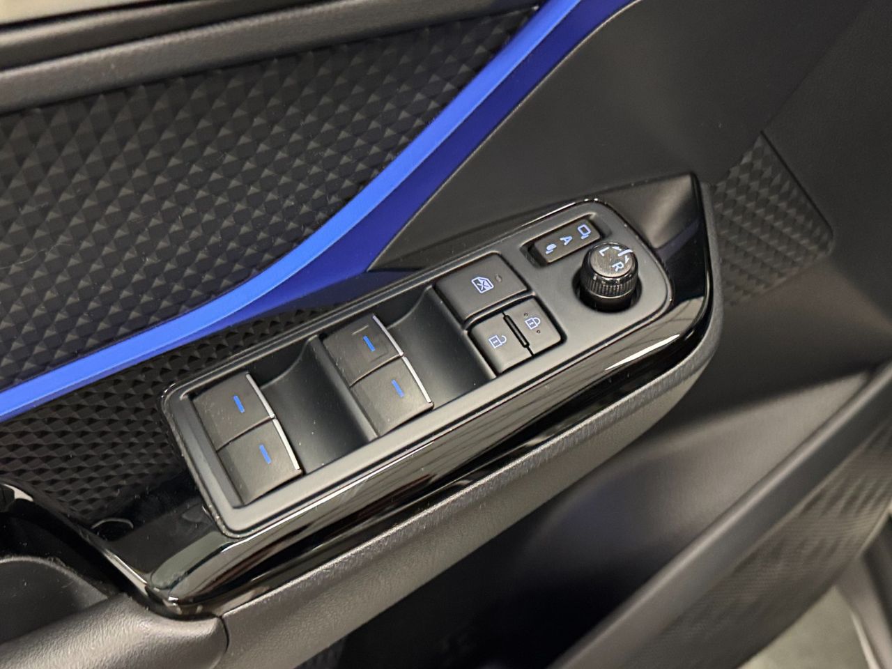 Toyota C-HR CHR foto 15