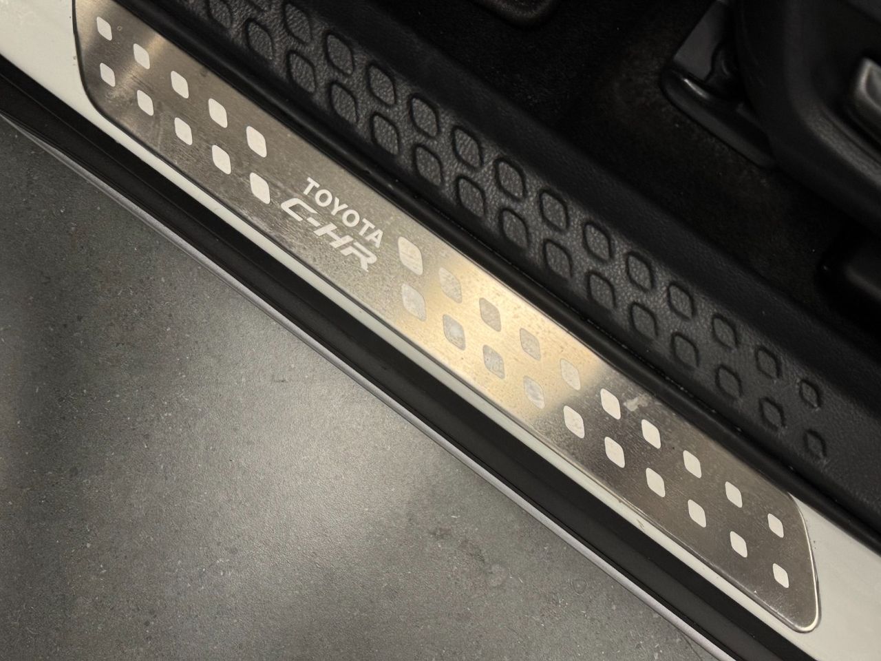 Toyota C-HR CHR foto 24