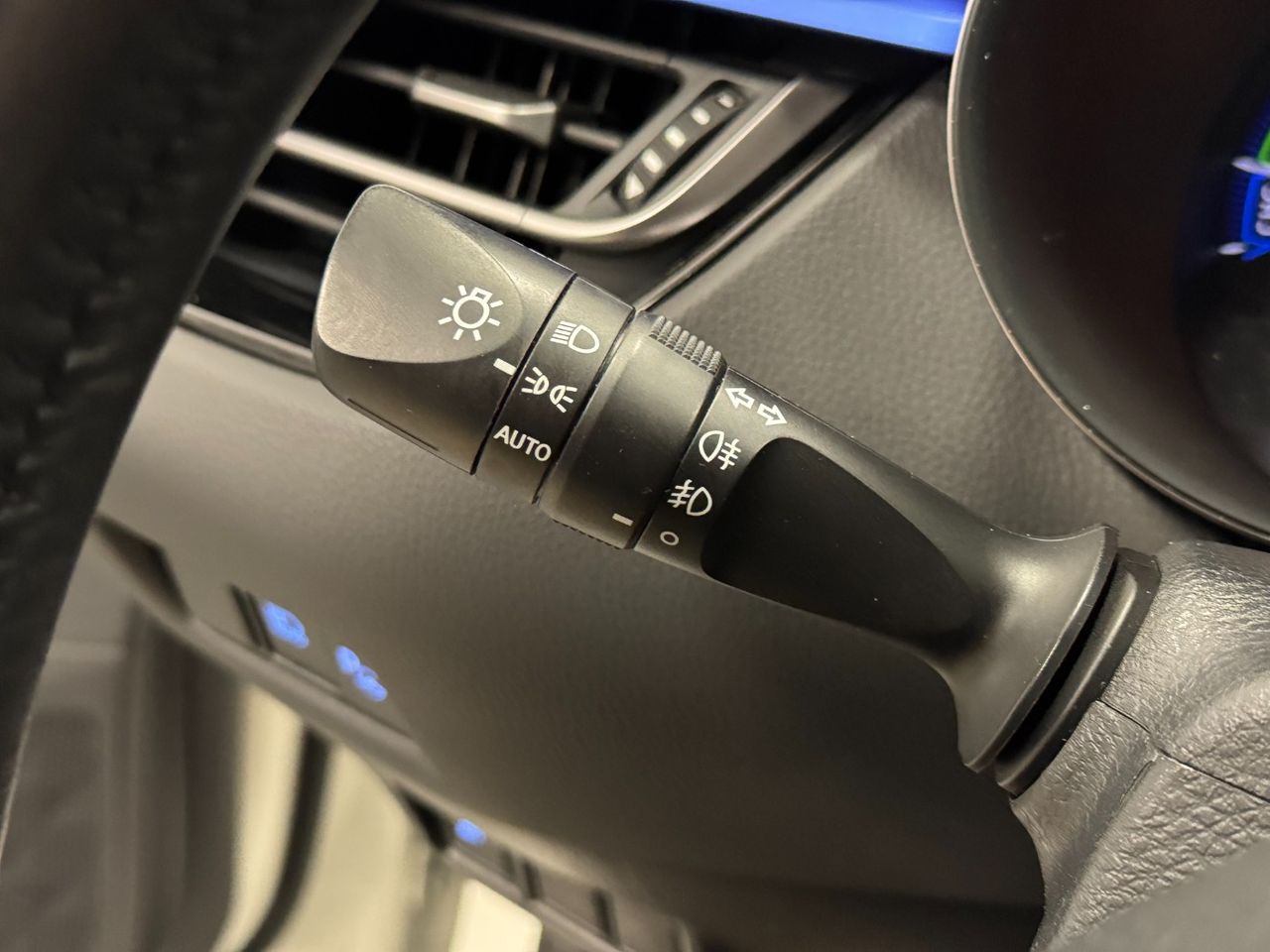 Toyota C-HR CHR foto 25