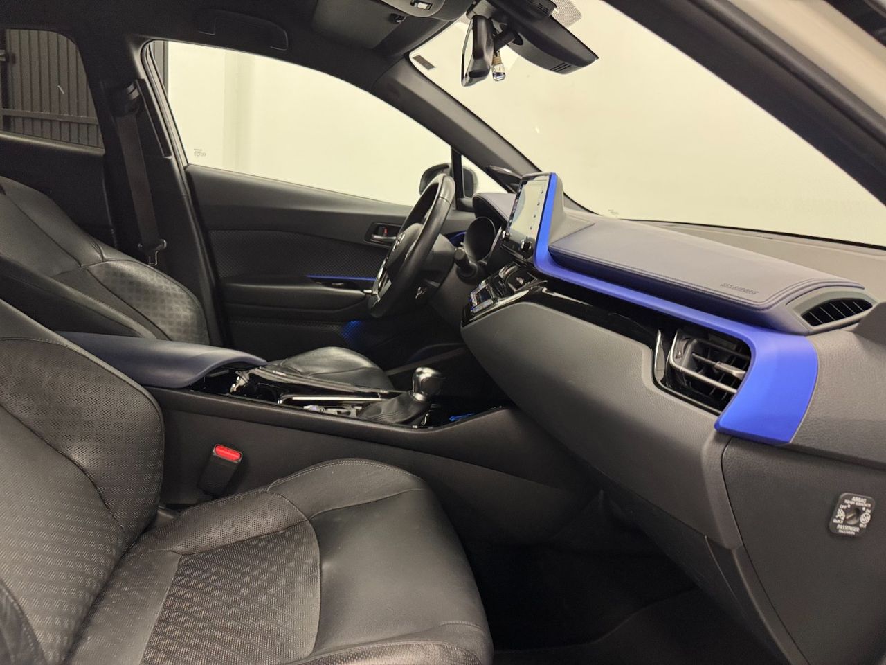 Toyota C-HR CHR foto 35