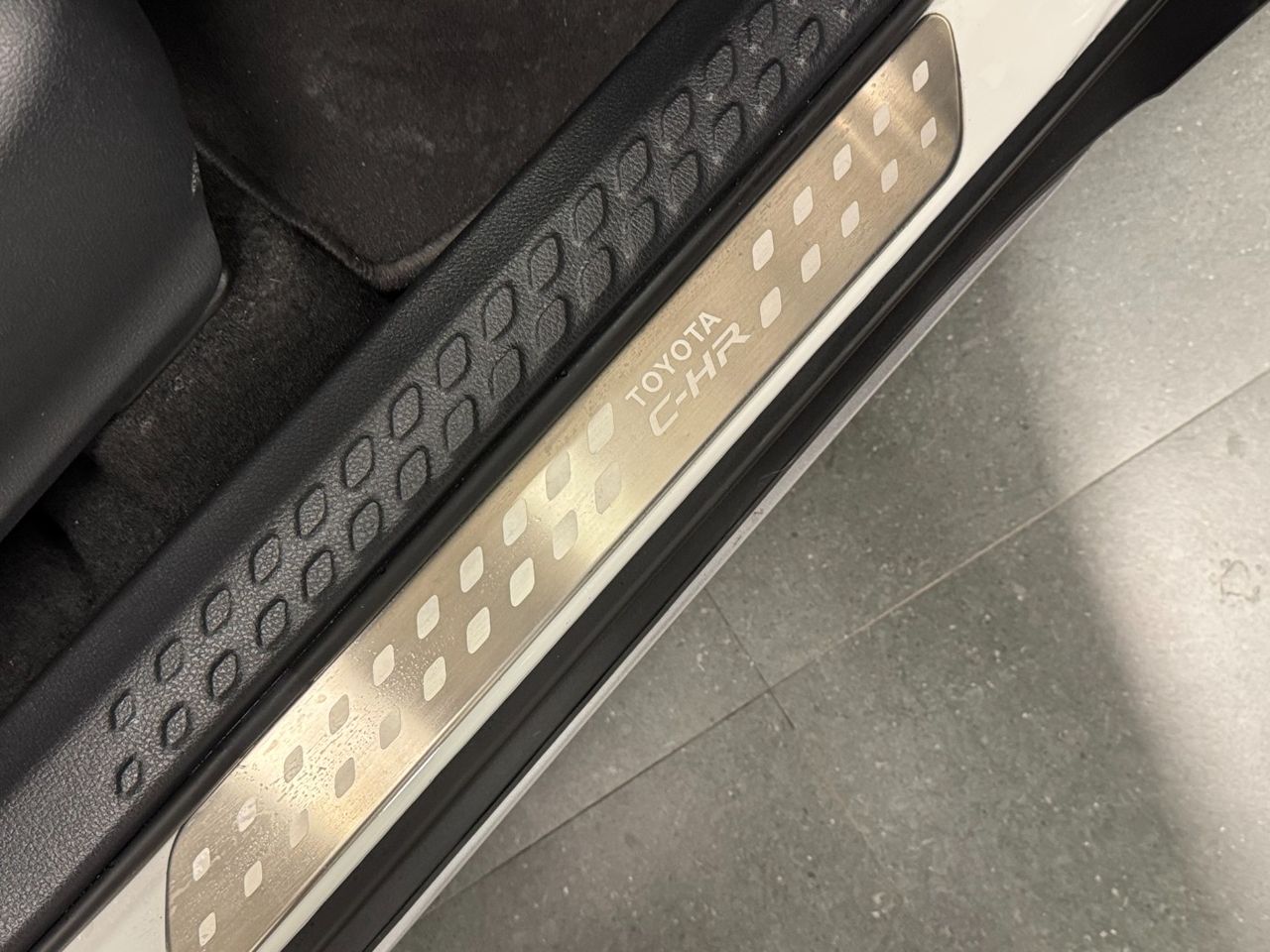 Toyota C-HR CHR foto 38