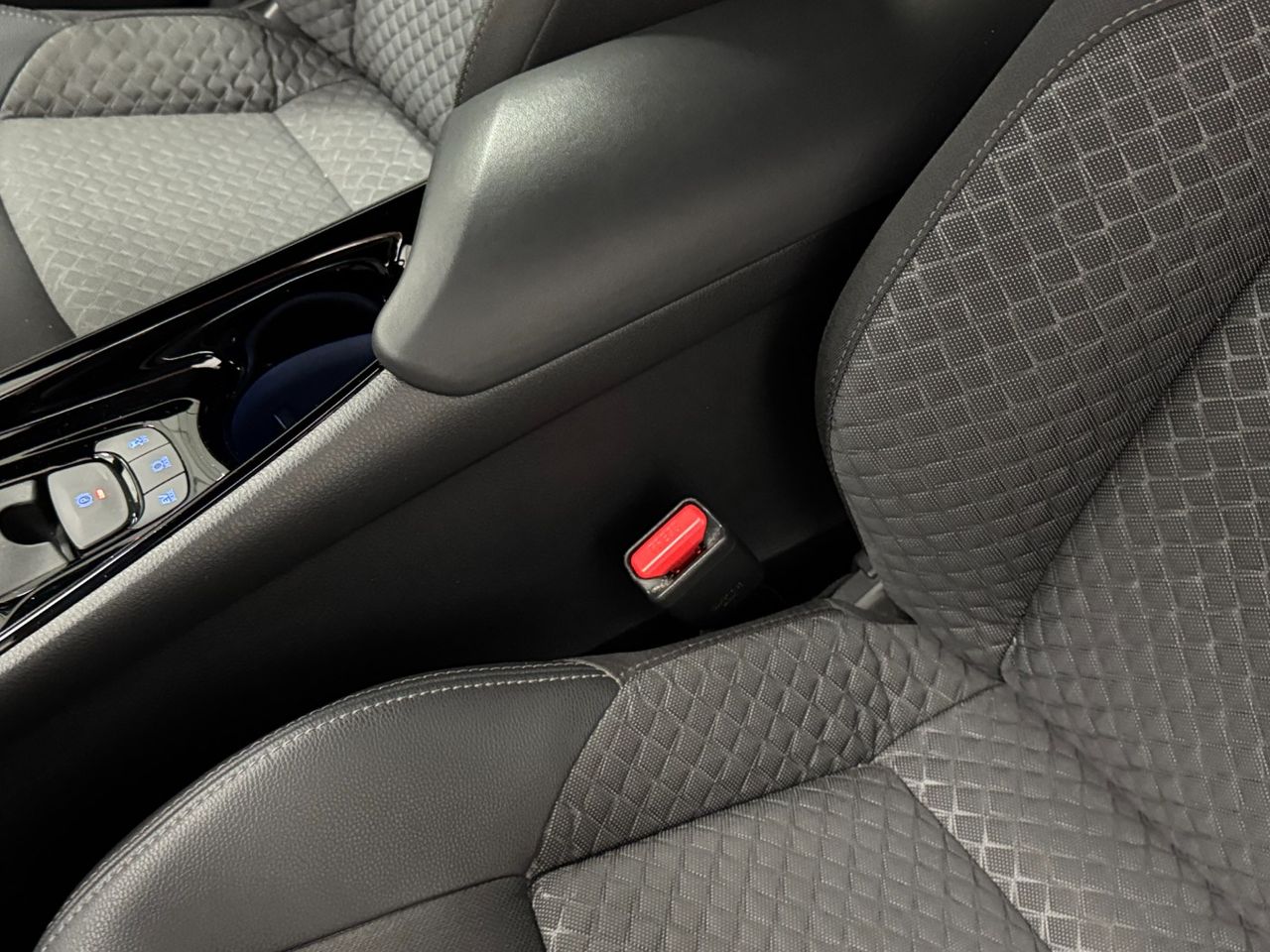 Toyota C-HR 180H ADVANCE foto 24