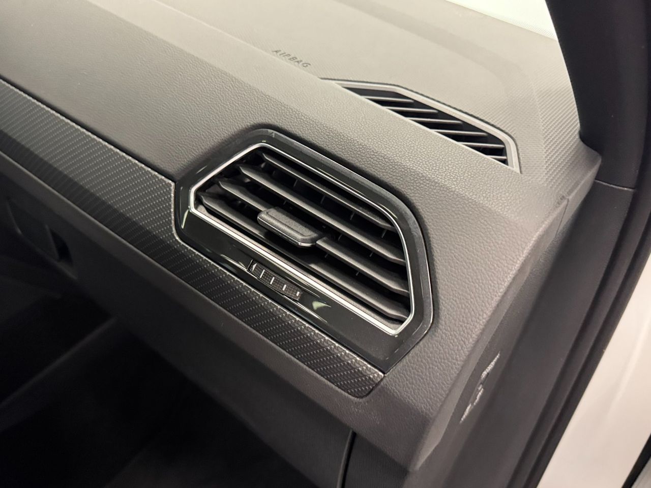 Volkswagen Tiguan R LINE foto 23