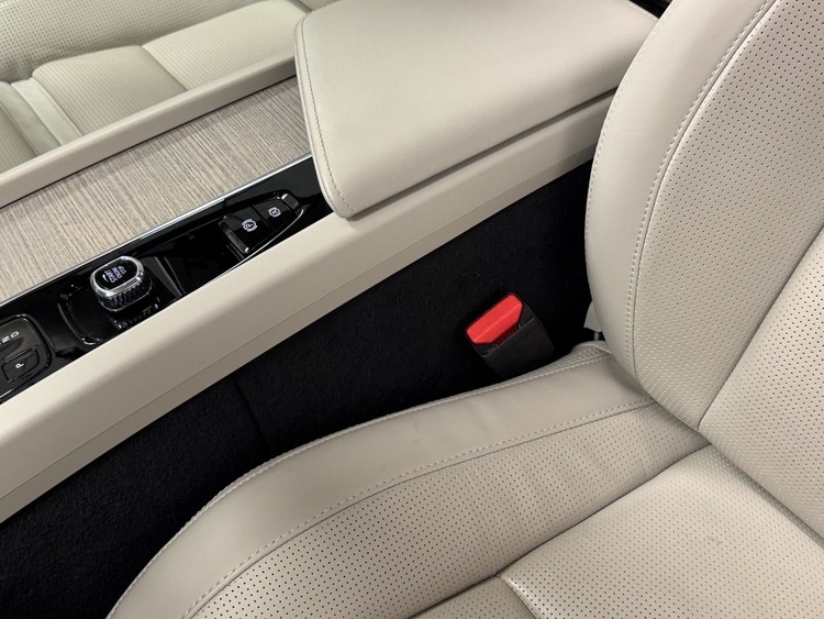 Volvo XC60 B4 PLUS BRIGHT foto 25