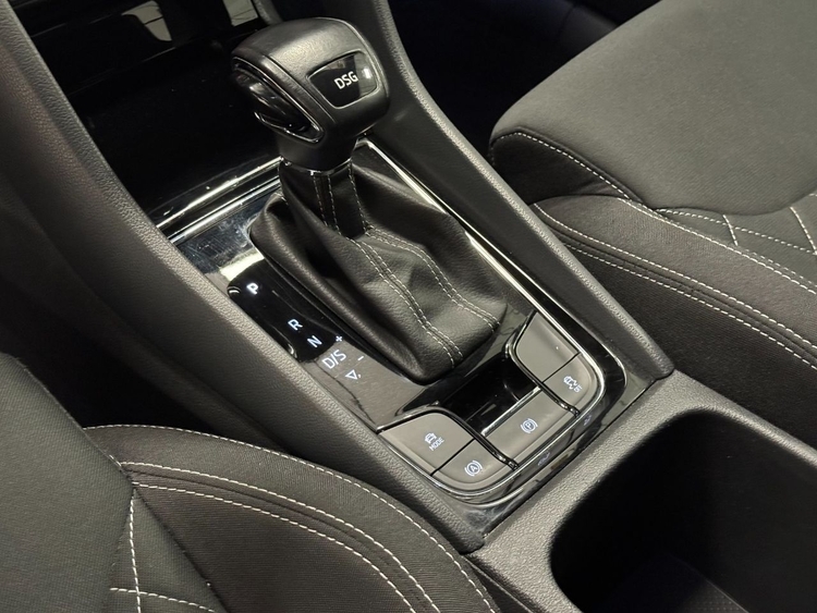 Skoda Karoq SPORTLINE TSI  DSG foto 28