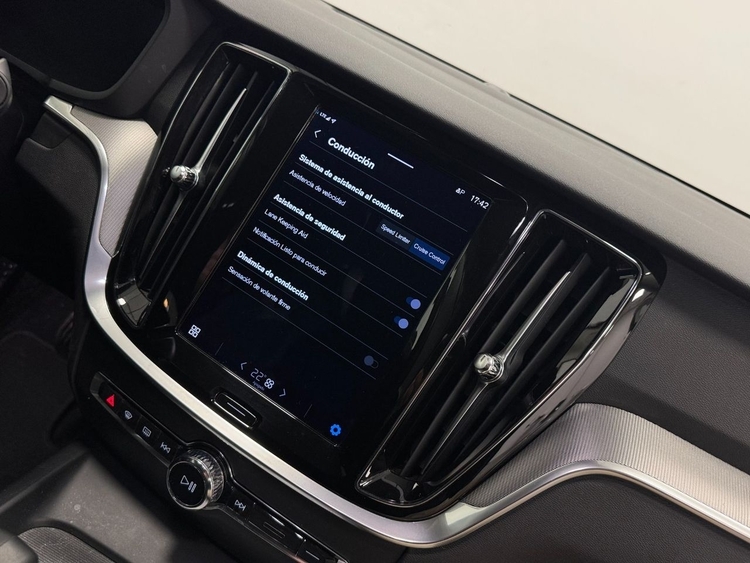 Volvo V60 B4 D PLUS DARK AUTO foto 37