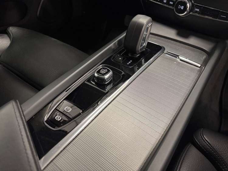 Volvo V60 B4 D PLUS DARK AUTO foto 40