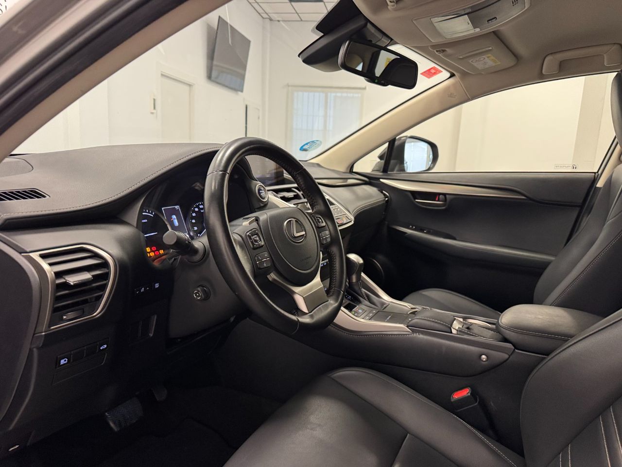 Lexus NX 300H PREMIUM foto 14