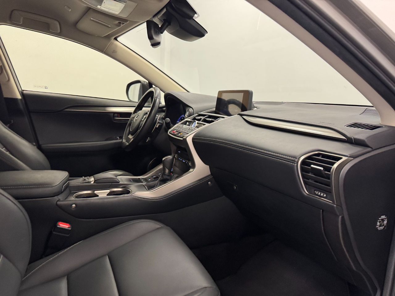 Lexus NX 300H PREMIUM foto 30