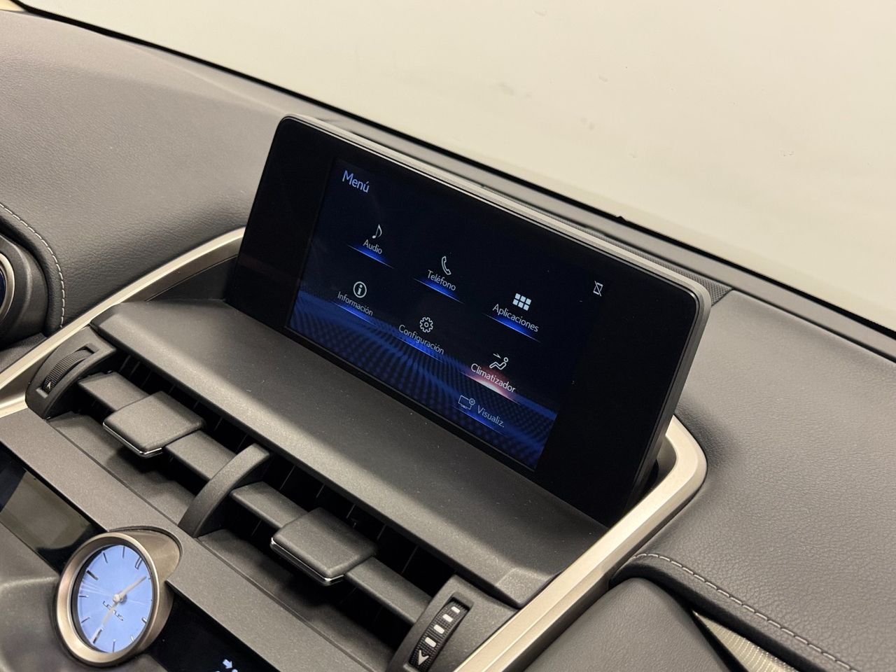 Lexus NX 300H PREMIUM foto 36