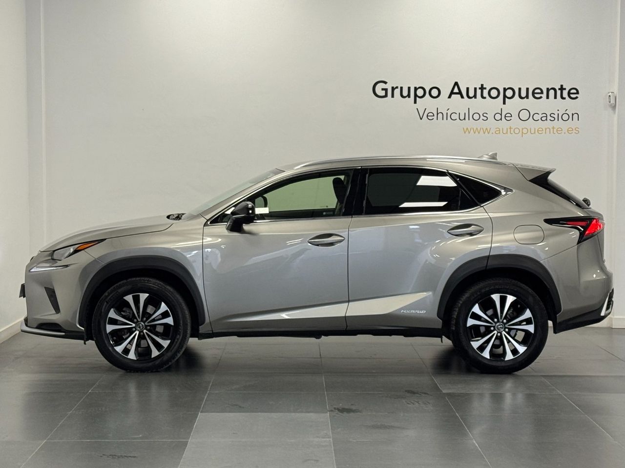 Lexus NX 300H PREMIUM foto 6