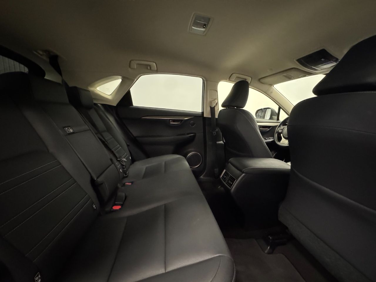 Lexus NX 300H PREMIUM foto 44