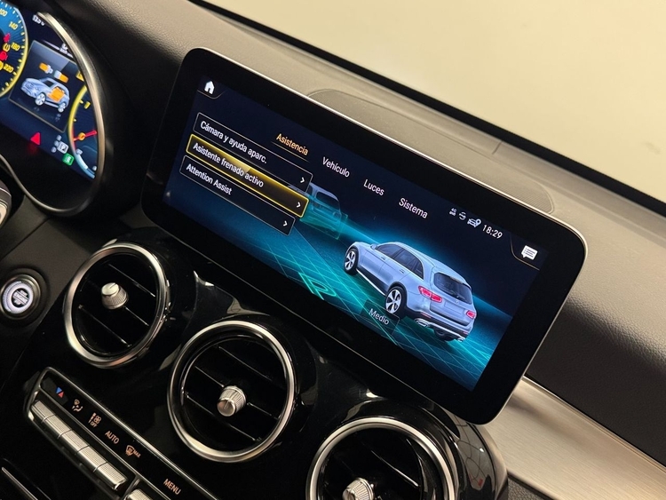 Mercedes GLC 200D 4MATIC AMG foto 35