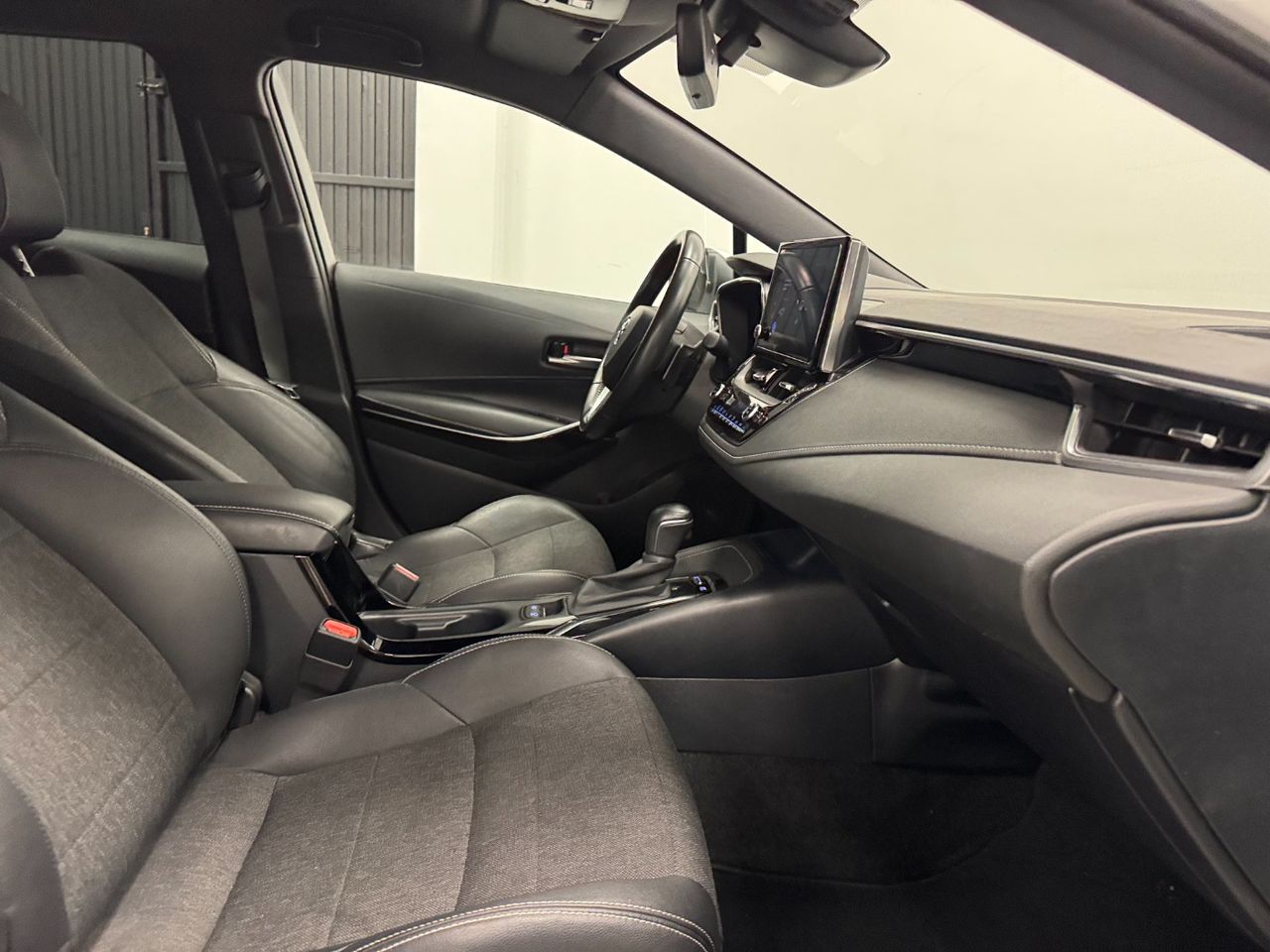 Toyota Corolla 180H STYLE TOURING SPORT foto 23