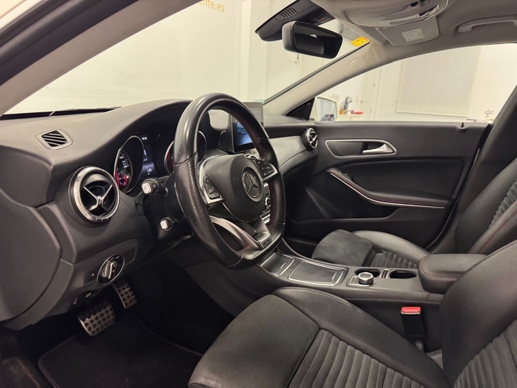 Mercedes Clase CLA AMG 200D foto 13